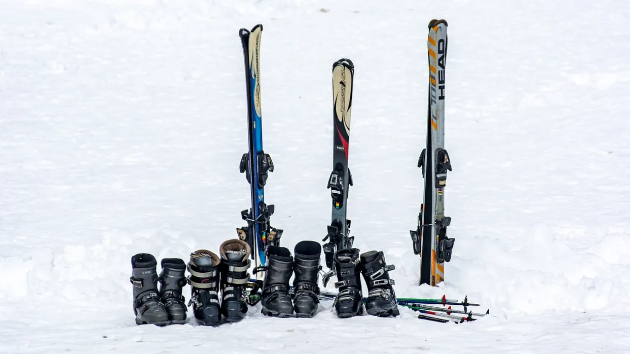 Co zabrać na narty i snowboard? Lista akcesoriów